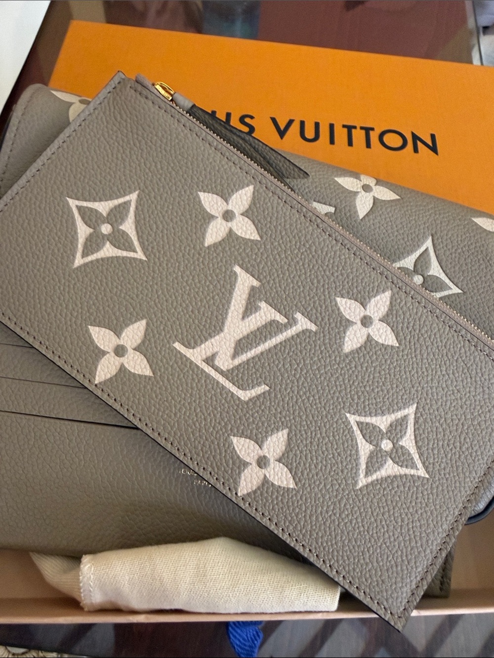 Louis Vuitton Pochette Félicie Tourterelle Gray/Cream Monogram EUC - Picture 7 of 8